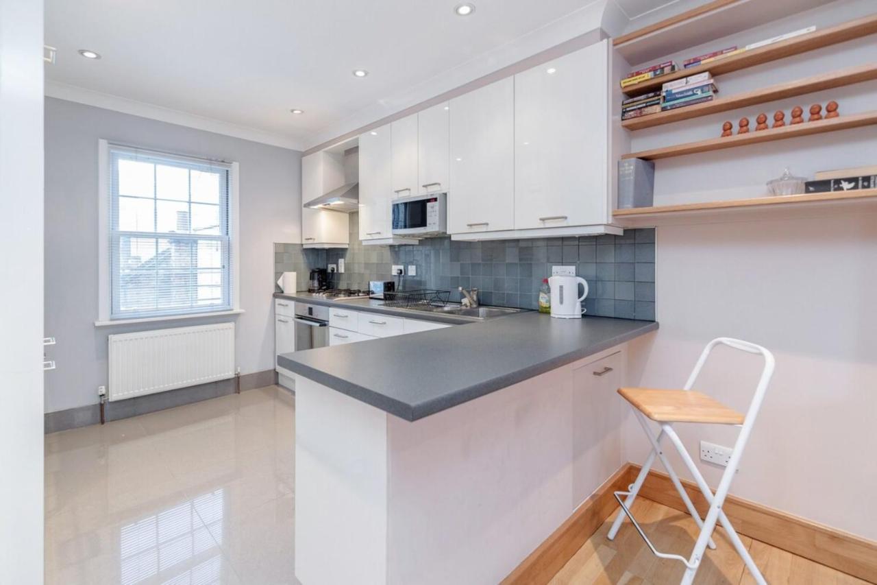 Beautiful Spacious 1BD Flat in Victoria Londres Exterior foto