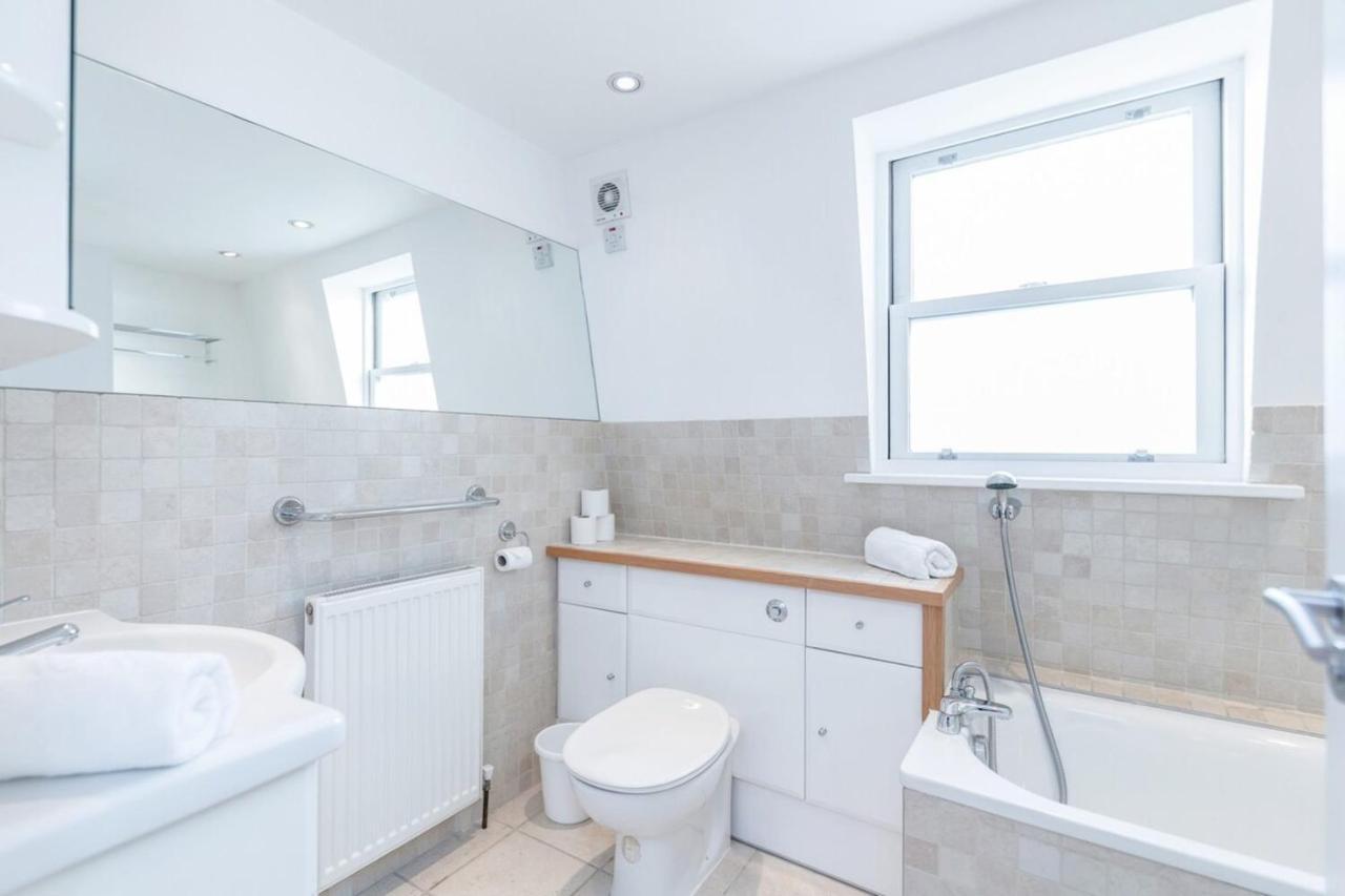 Beautiful Spacious 1BD Flat in Victoria Londres Exterior foto